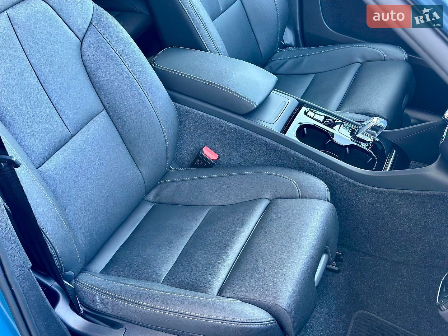 Volvo XC40 2024 VIN YV4L12UE0S2456595 фото оголошення 18 з 26