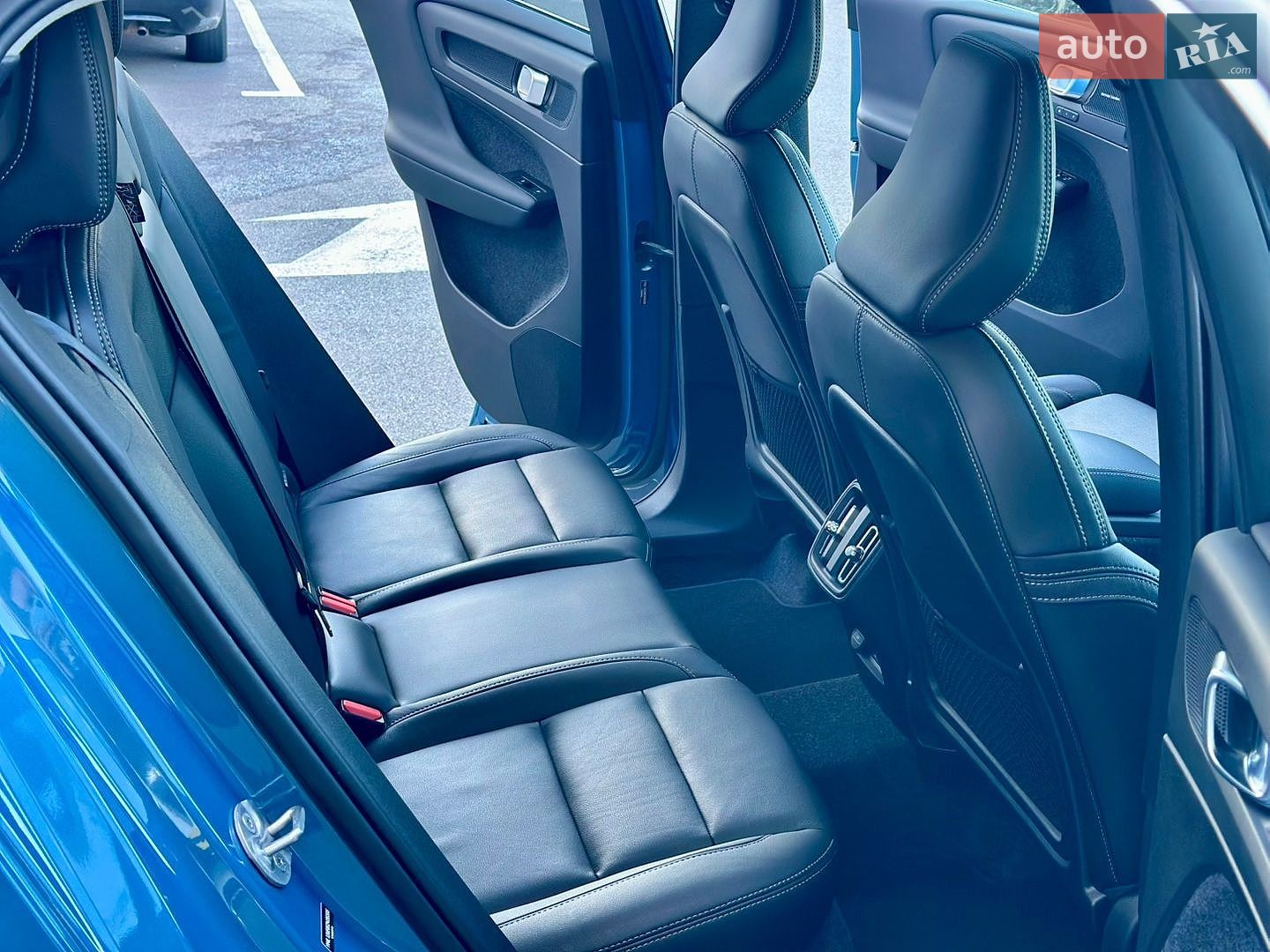 Volvo XC40 2024 VIN YV4L12UE0S2456595 фото оголошення 17 з 26