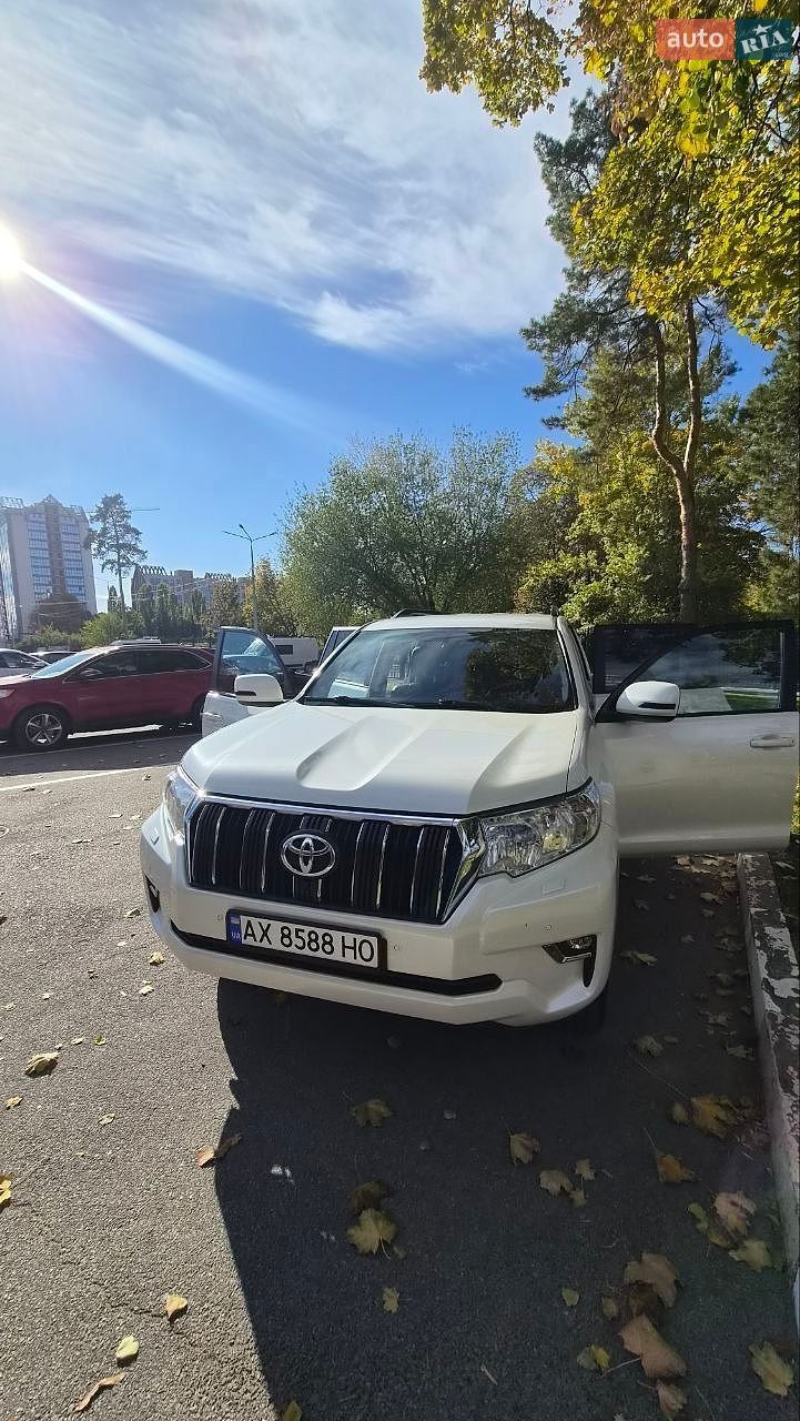 Toyota Land Cruiser Prado 2019 VIN JTEBU3FJX0K171112 фото оголошення 9 з 11