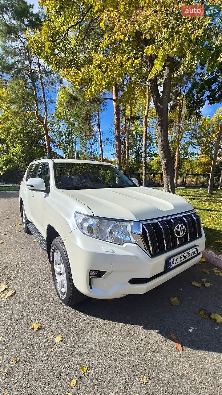 Toyota Land Cruiser Prado 2019 VIN JTEBU3FJX0K171112 фото оголошення 4 з 11