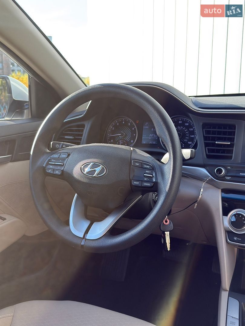 Hyundai Elantra 2019 VIN 5NPD74LFXKH490912 фото оголошення 16 з 25