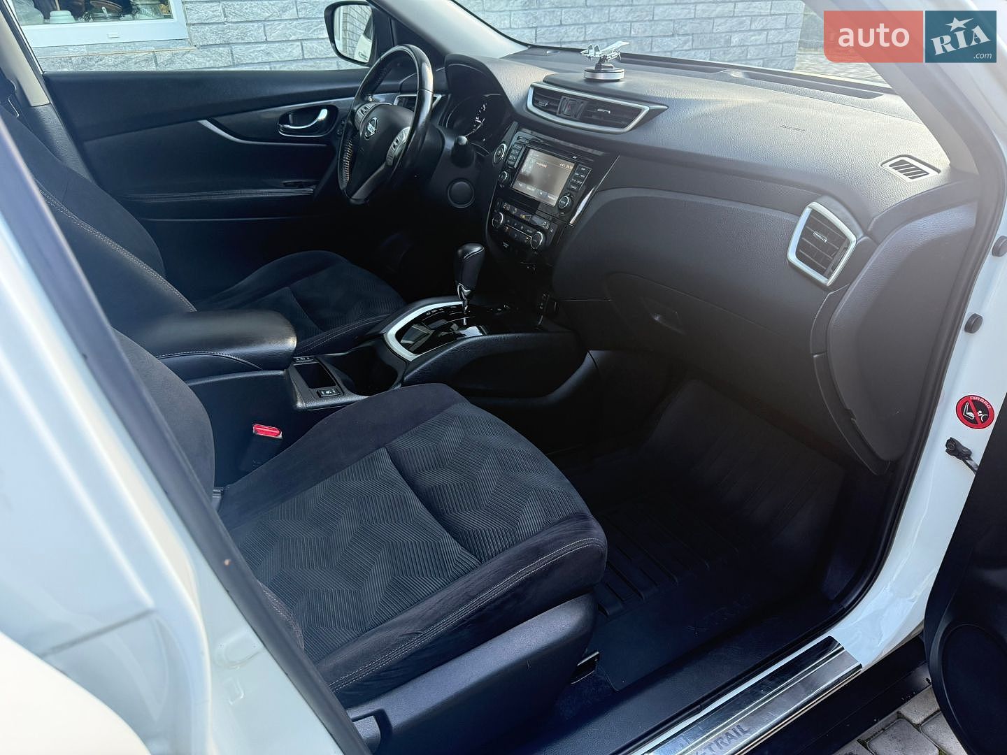 Nissan X-Trail 2015 VIN JN1TCAT32U0019820 фото оголошення 28 з 37