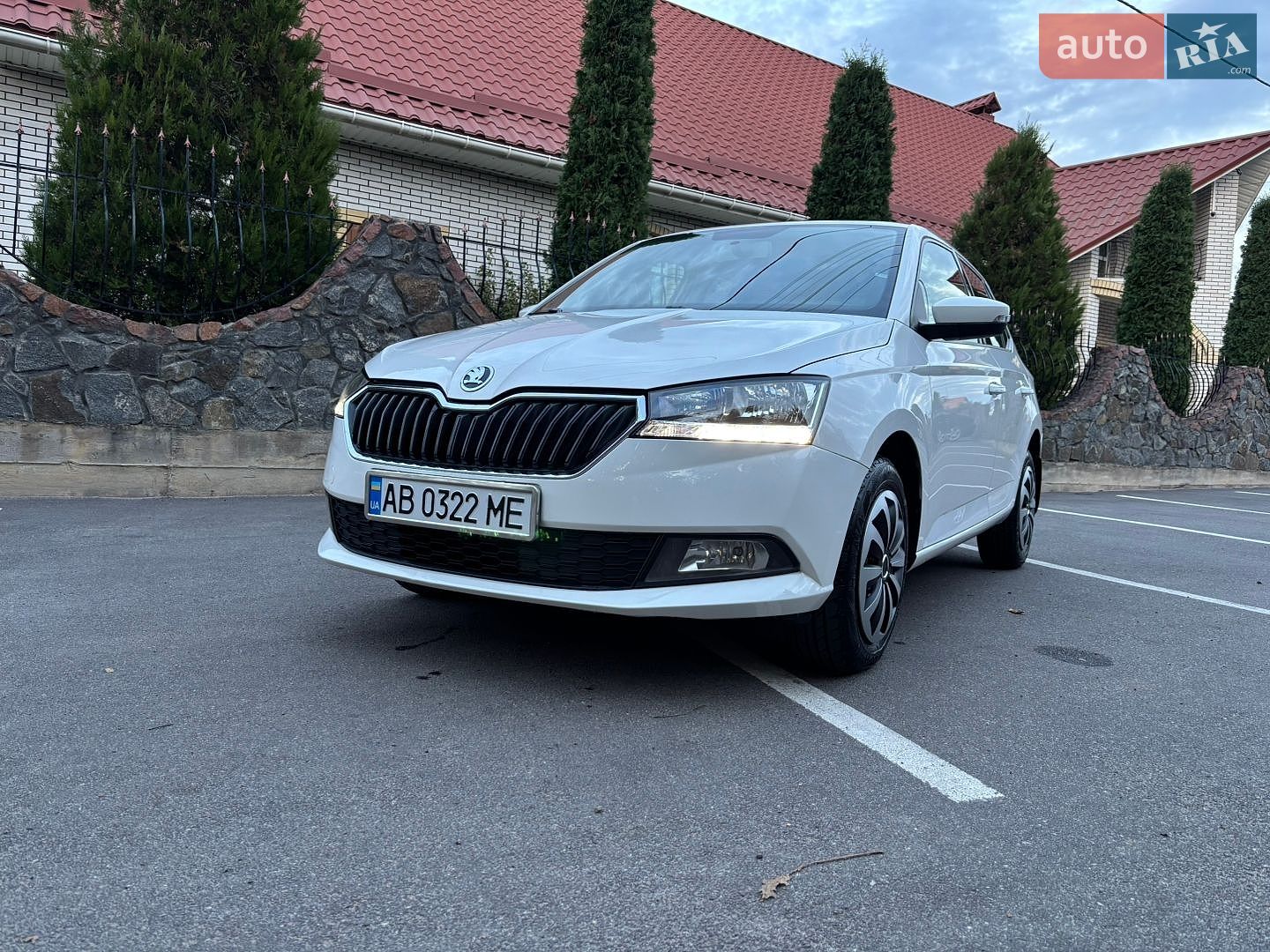 Skoda Fabia 2019 VIN TMBEP2NJ7LB500373 фото оголошення 2 з 91
