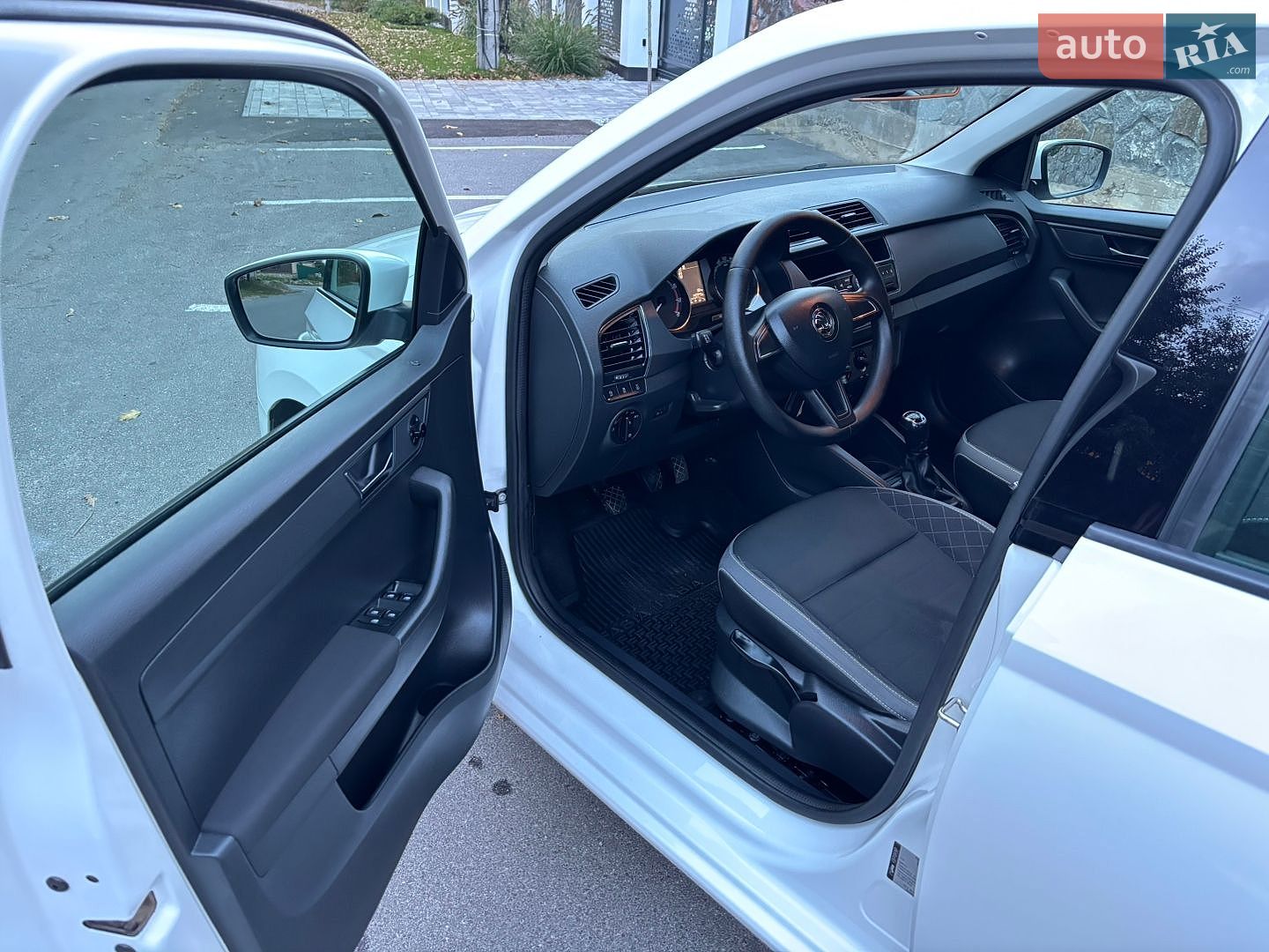 Skoda Fabia 2019 VIN TMBEP2NJ7LB500373 фото оголошення 24 з 91