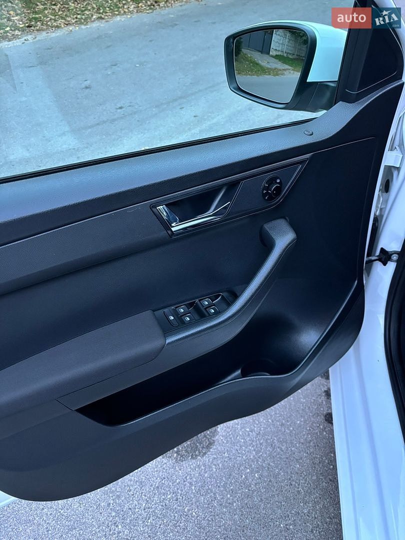 Skoda Fabia 2019 VIN TMBEP2NJ7LB500373 фото оголошення 25 з 91