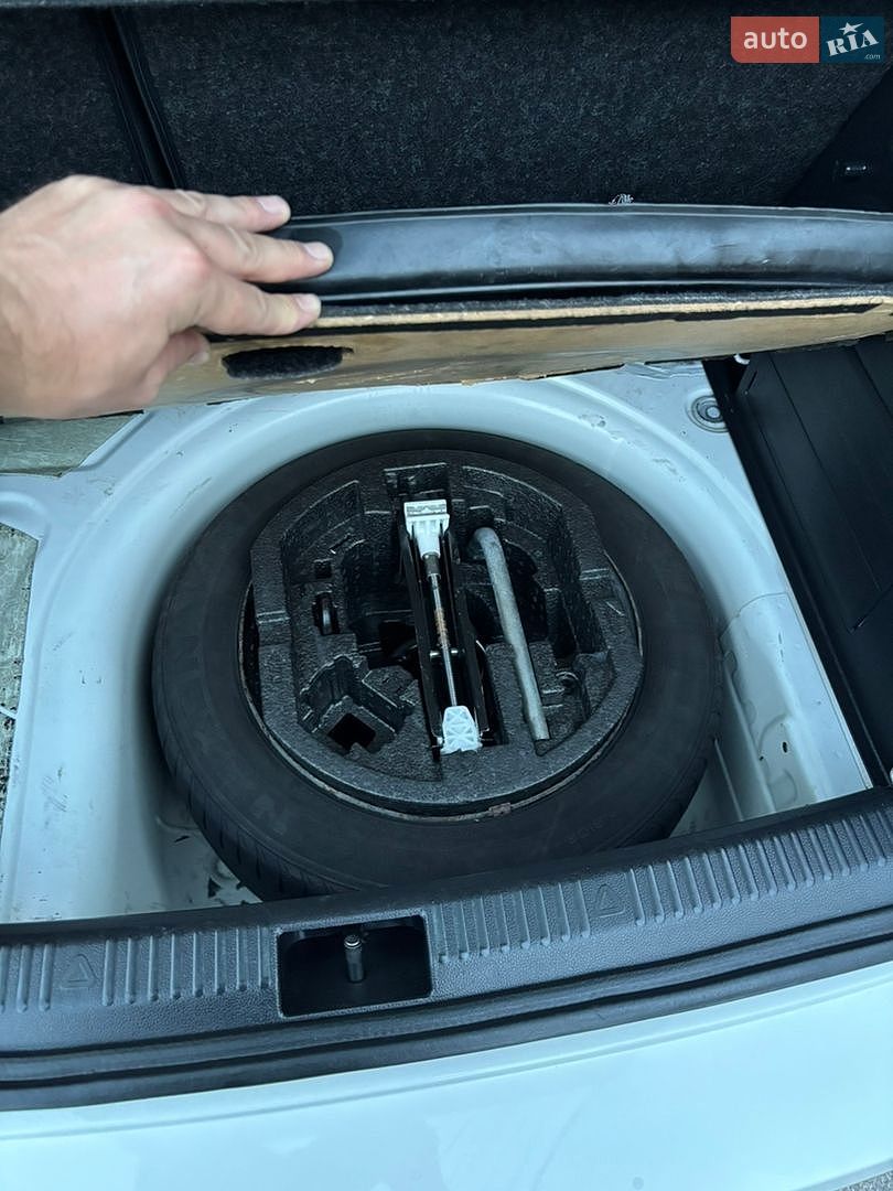 Skoda Fabia 2019 VIN TMBEP2NJ7LB500373 фото оголошення 50 з 91