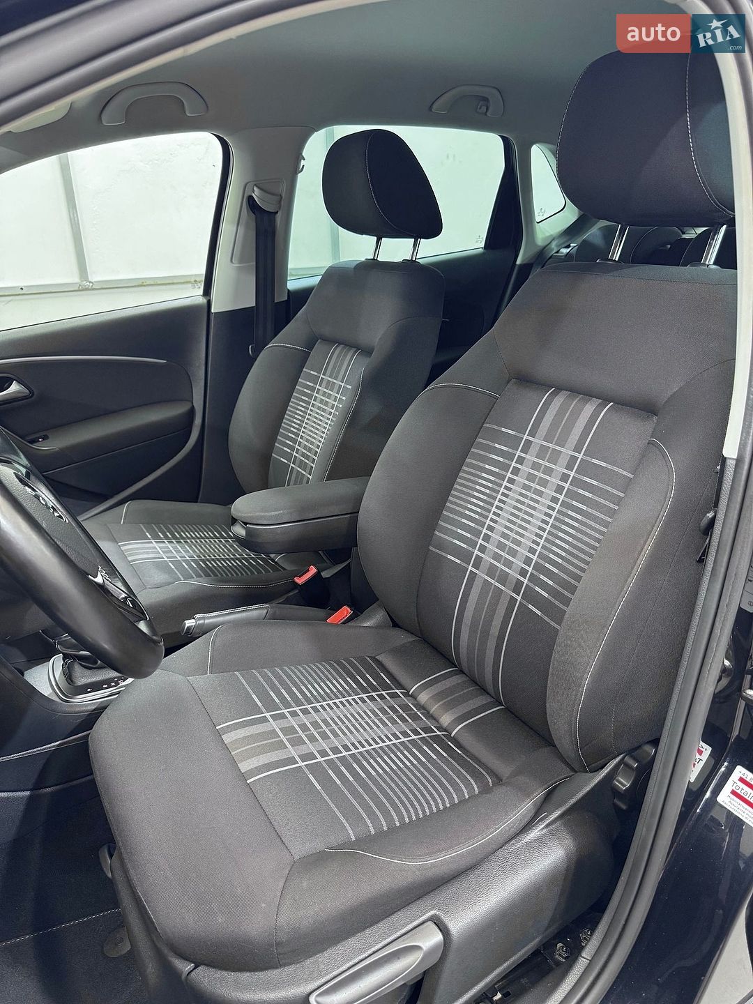 Volkswagen Polo 2016 VIN WVWZZZ6RZGY152447 фото оголошення 111 з 197