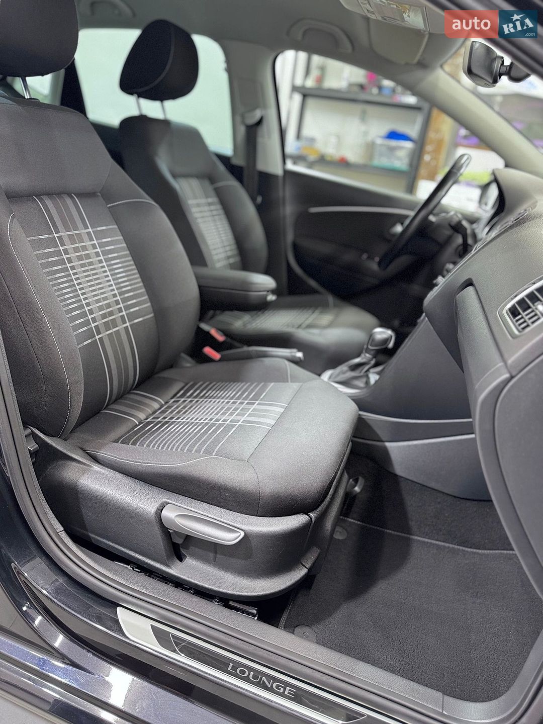 Volkswagen Polo 2016 VIN WVWZZZ6RZGY152447 фото оголошення 139 з 197