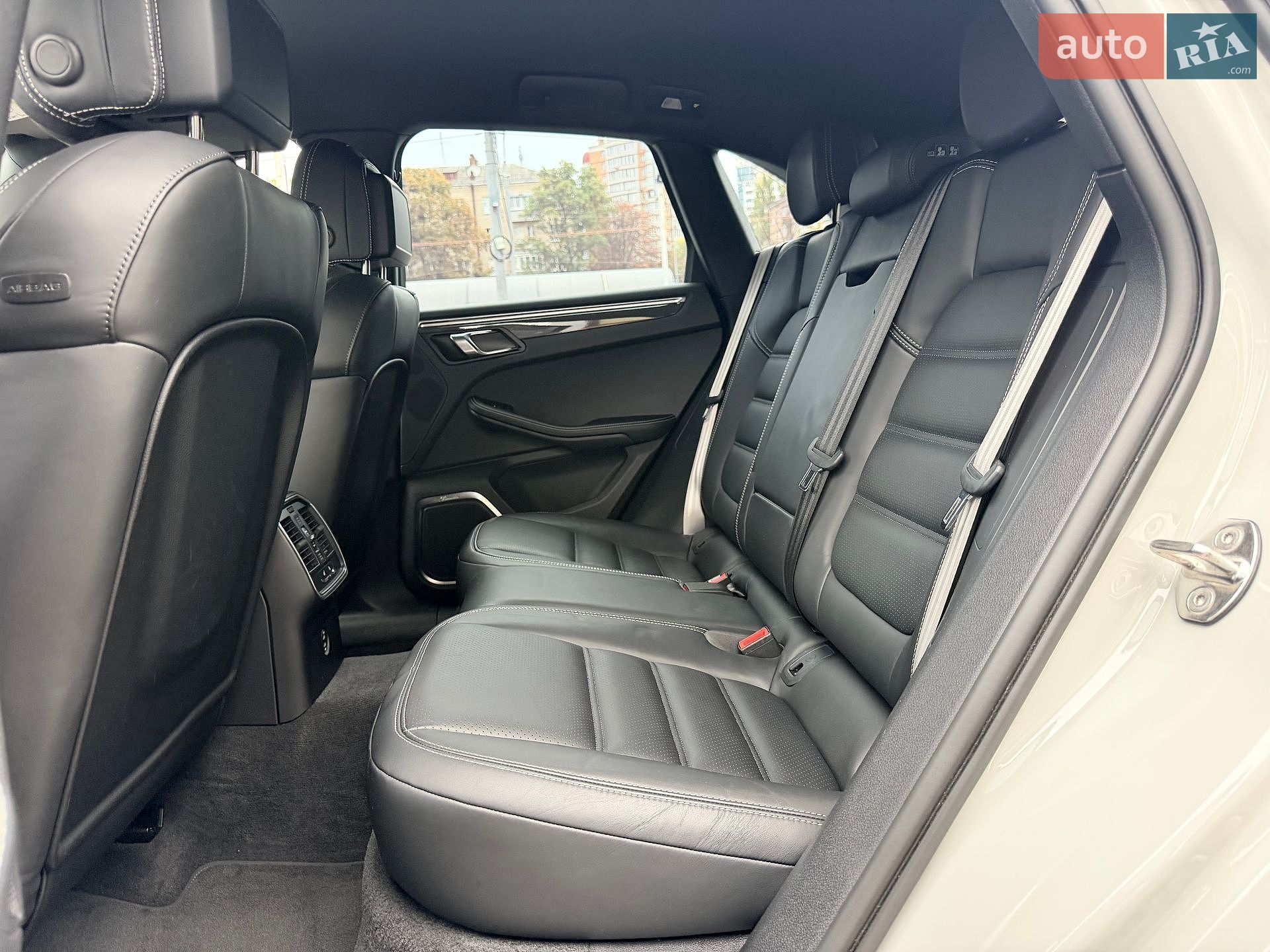 PORSCHE MACAN GTS 2023 VIN WP1ZZZ95ZPLB43520 фото оголошення 34 з 47