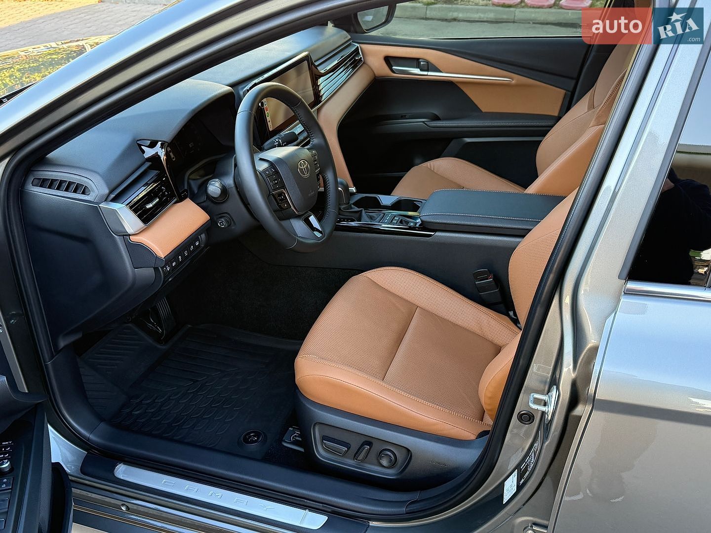 Toyota Camry 2025 VIN JTNAHACK503049236 фото оголошення 18 з 44