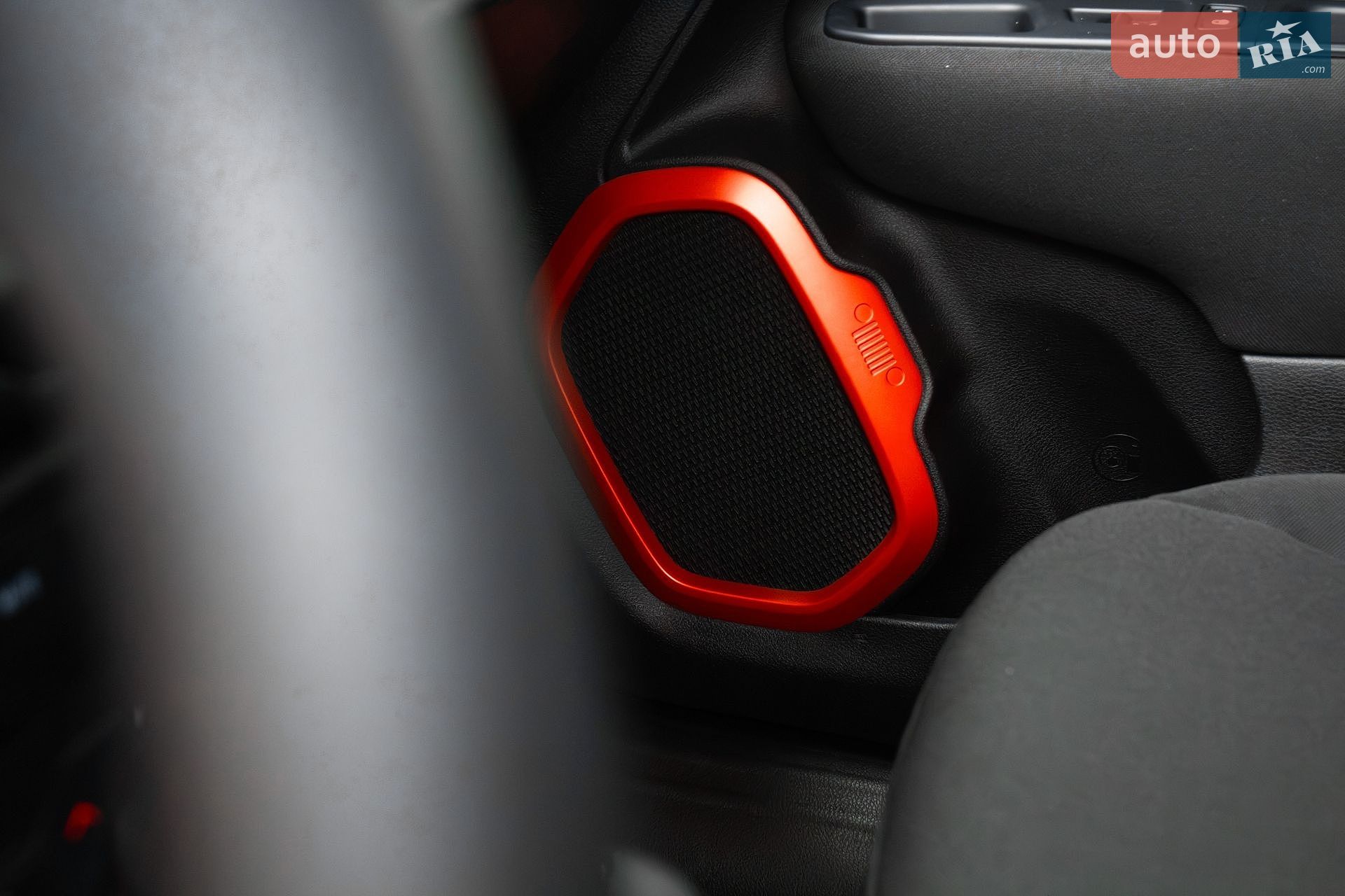 Jeep Renegade 2018 VIN ZACCJBAB4JPH72311 фото оголошення 25 з 40