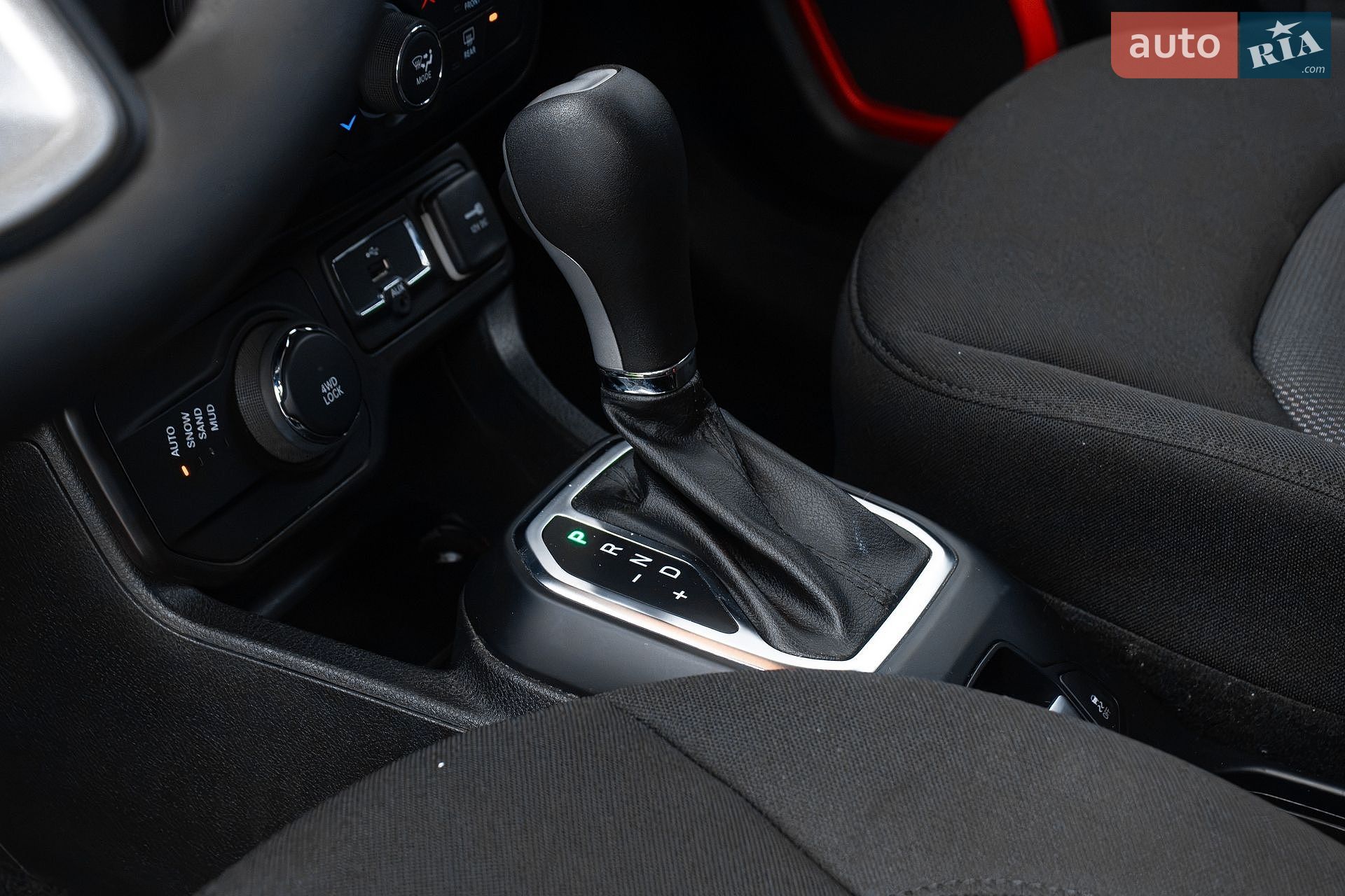 Jeep Renegade 2018 VIN ZACCJBAB4JPH72311 фото оголошення 15 з 40