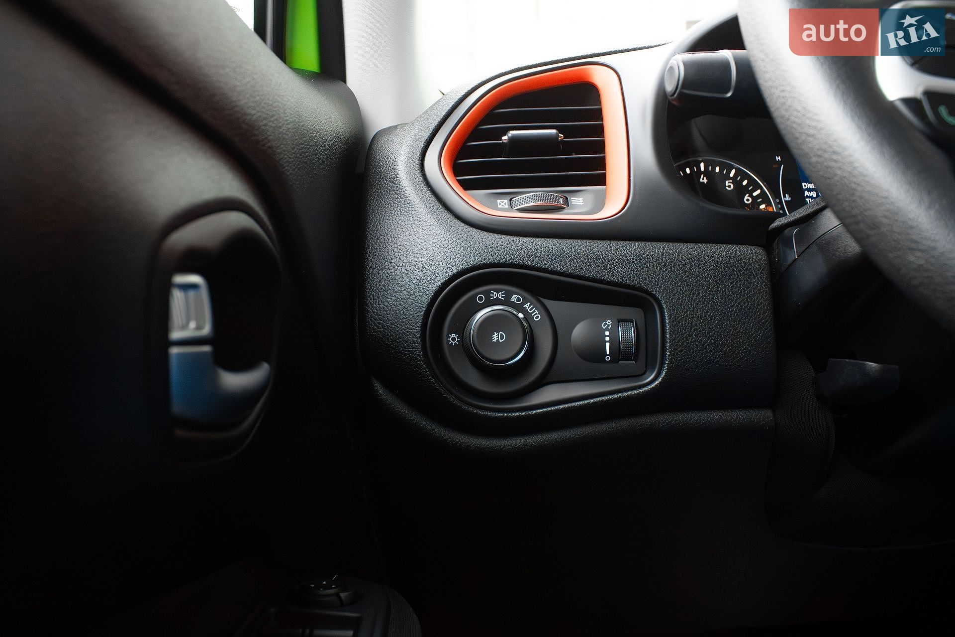 Jeep Renegade 2018 VIN ZACCJBAB4JPH72311 фото оголошення 29 з 40