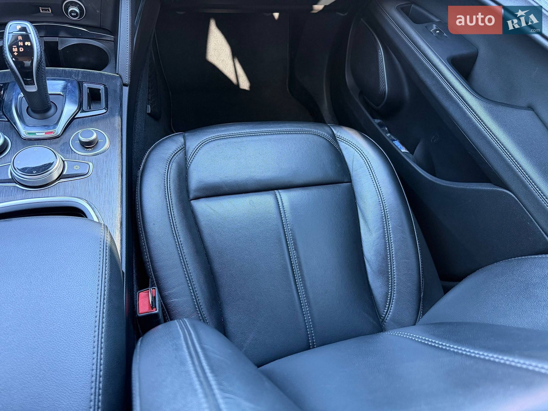 Alfa Romeo Stelvio 2020 VIN ZARPAHBN4L7C84014 фото оголошення 38 з 50