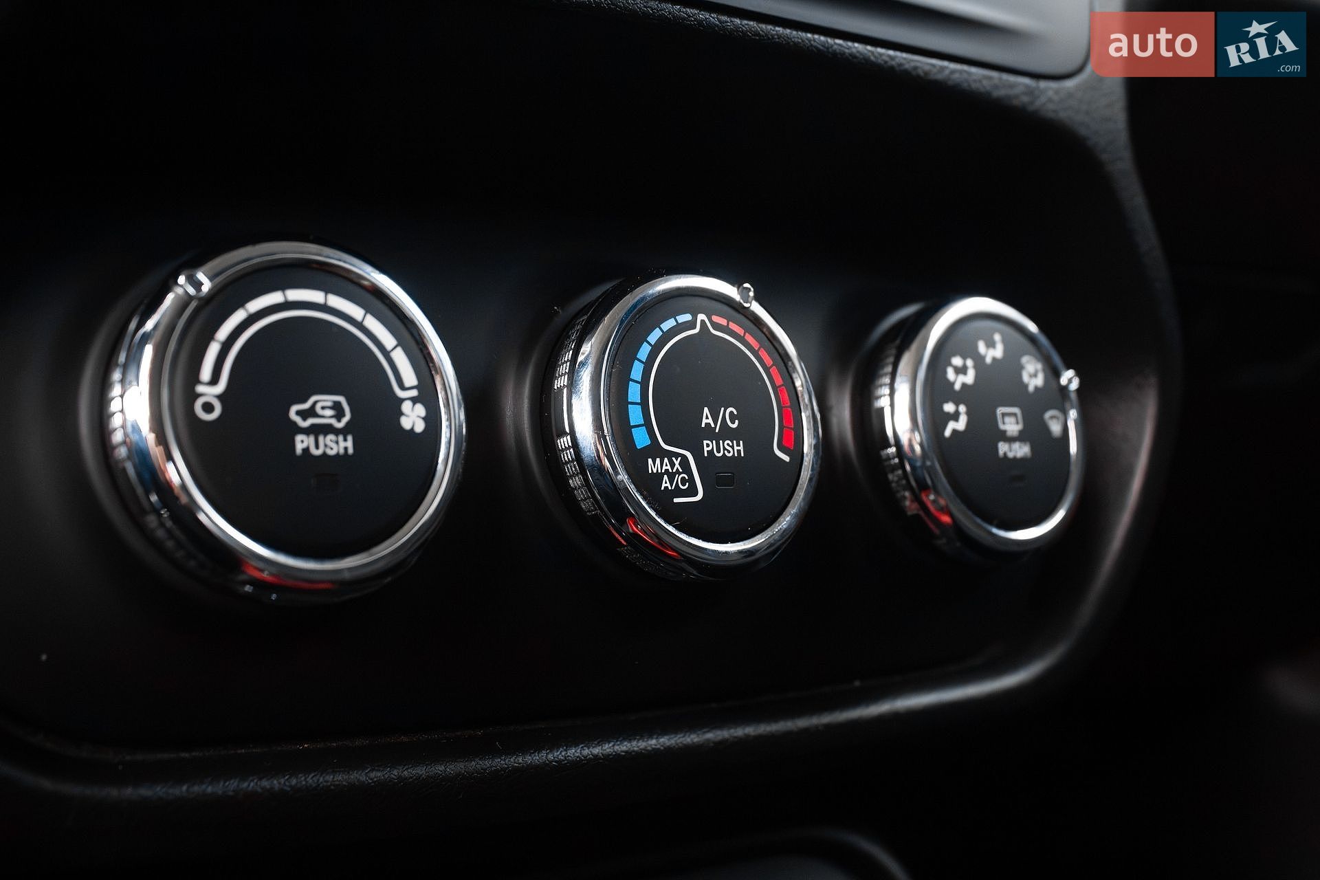 Jeep Renegade 2015 VIN ZACCJBCT0GPC51293 фото оголошення 16 з 40