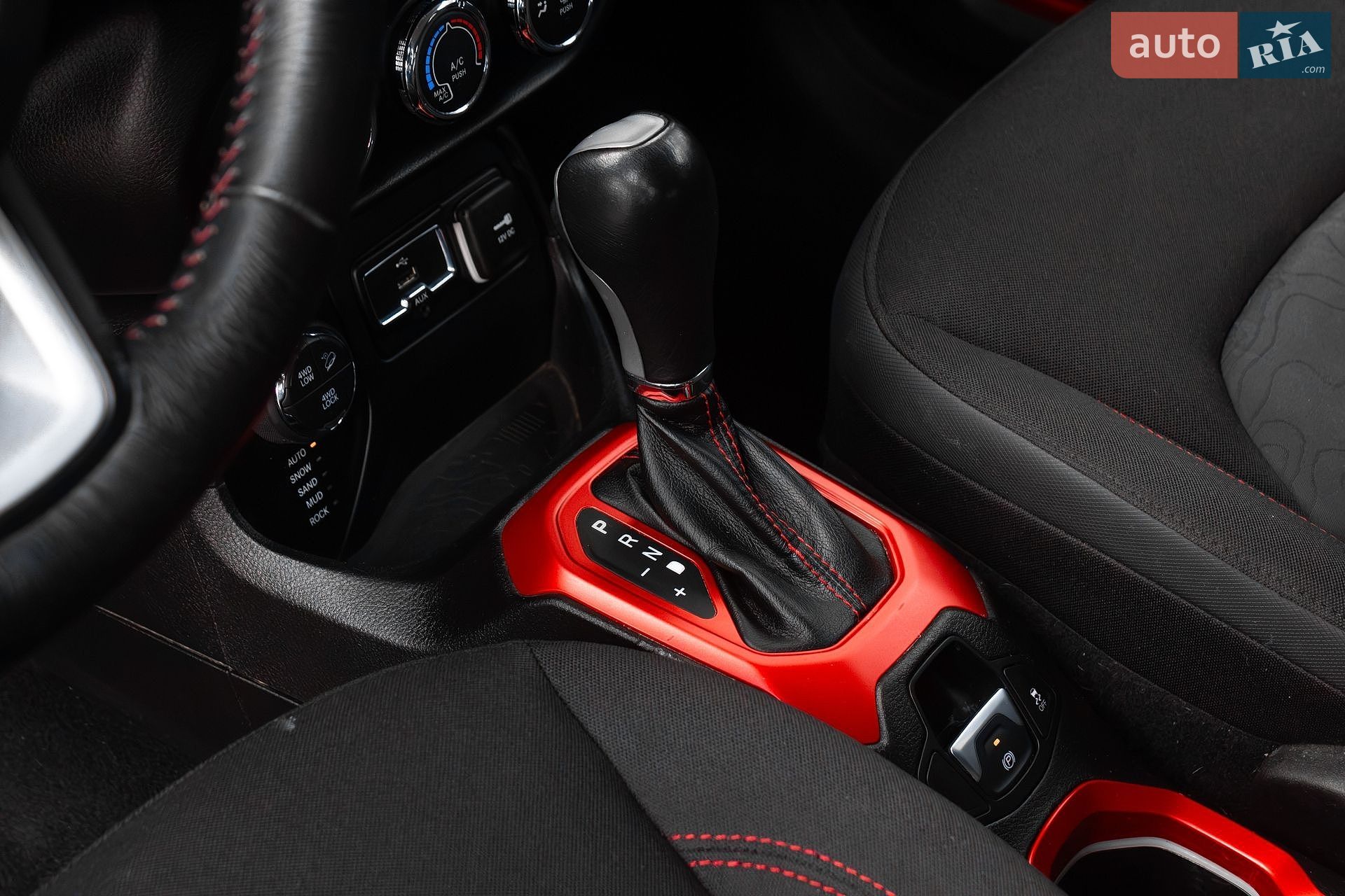 Jeep Renegade 2015 VIN ZACCJBCT0GPC51293 фото оголошення 15 з 40