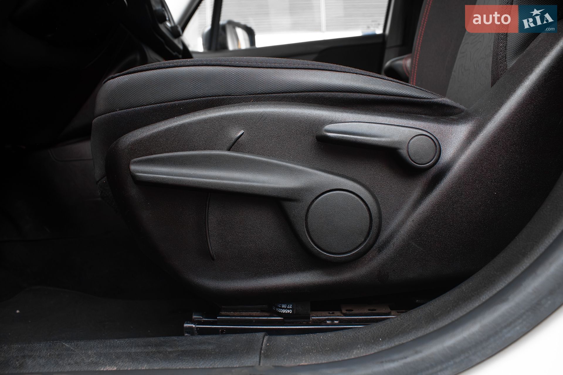 Jeep Renegade 2015 VIN ZACCJBCT0GPC51293 фото оголошення 27 з 40