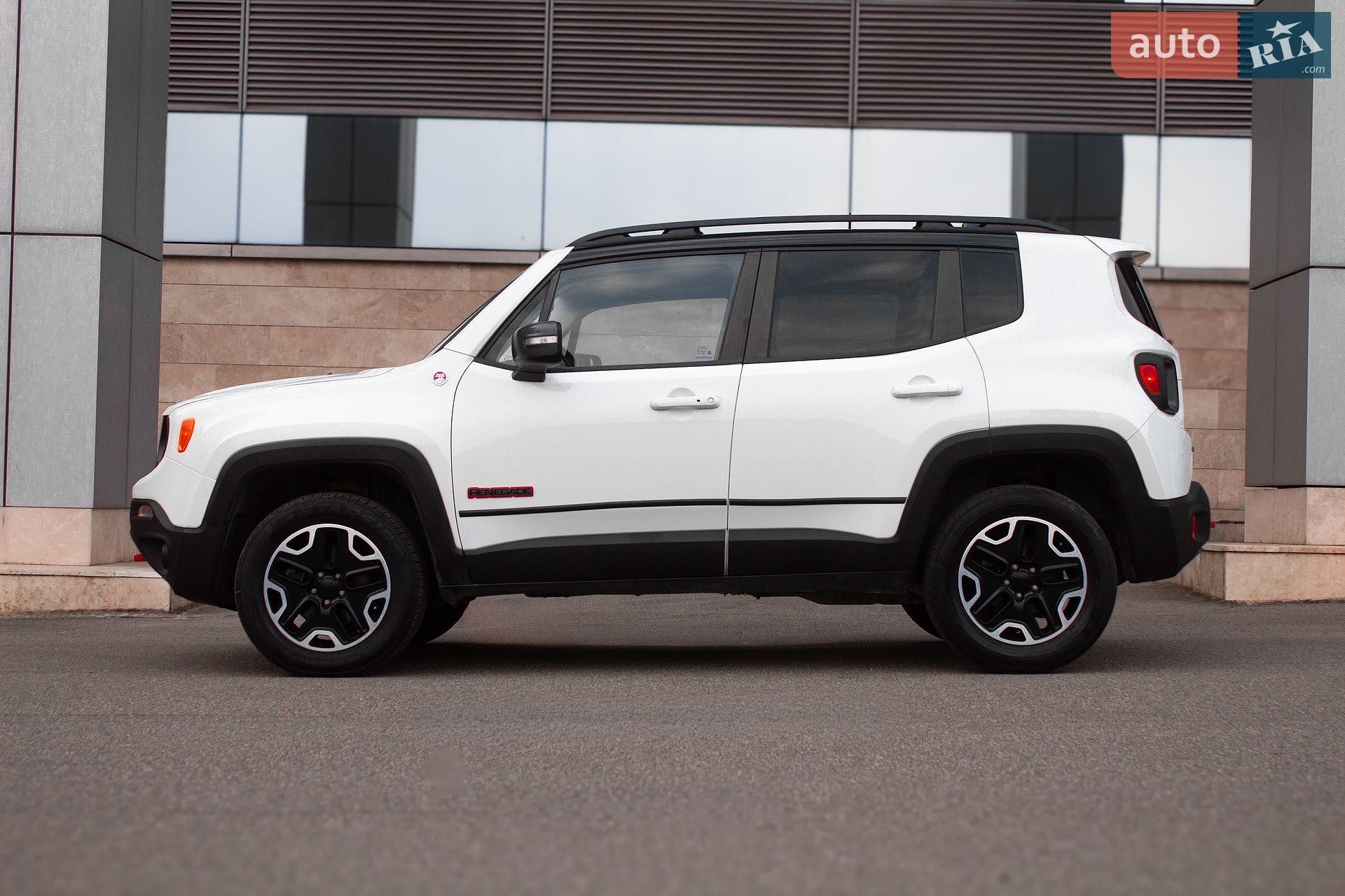 Jeep Renegade 2015 VIN ZACCJBCT0GPC51293 фото оголошення 6 з 40