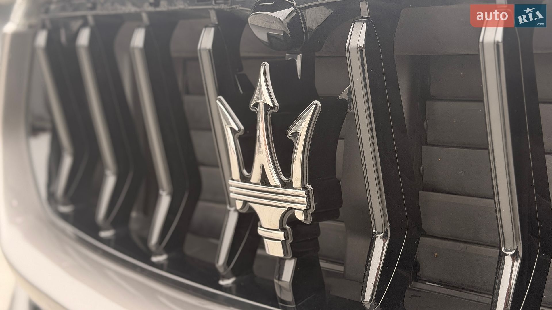 MASERATI LEVANTE 2021 VIN ZN661XUA4NX389189 фото оголошення 4 з 30