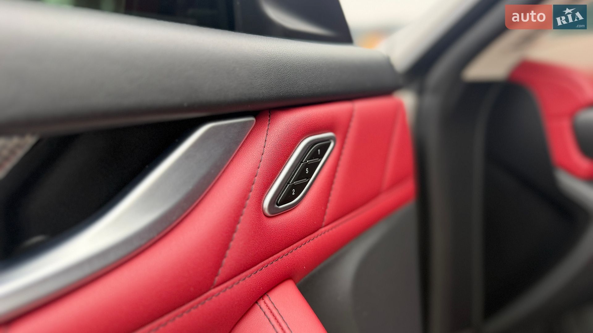 MASERATI LEVANTE 2021 VIN ZN661XUA4NX389189 фото оголошення 20 з 30