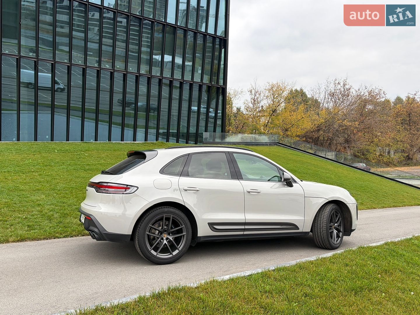 Porsche Macan 2023 VIN WP1ZZZ95ZPLB15683 фото оголошення 3 з 16