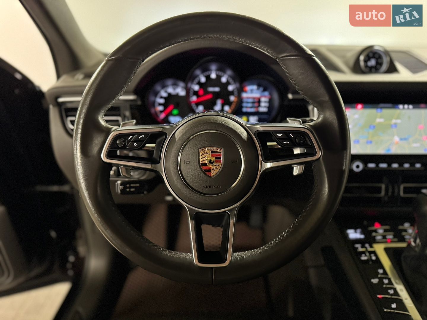 Porsche Macan 2020 VIN WP1ZZZ95ZMLB01835 фото оголошення 32 з 61
