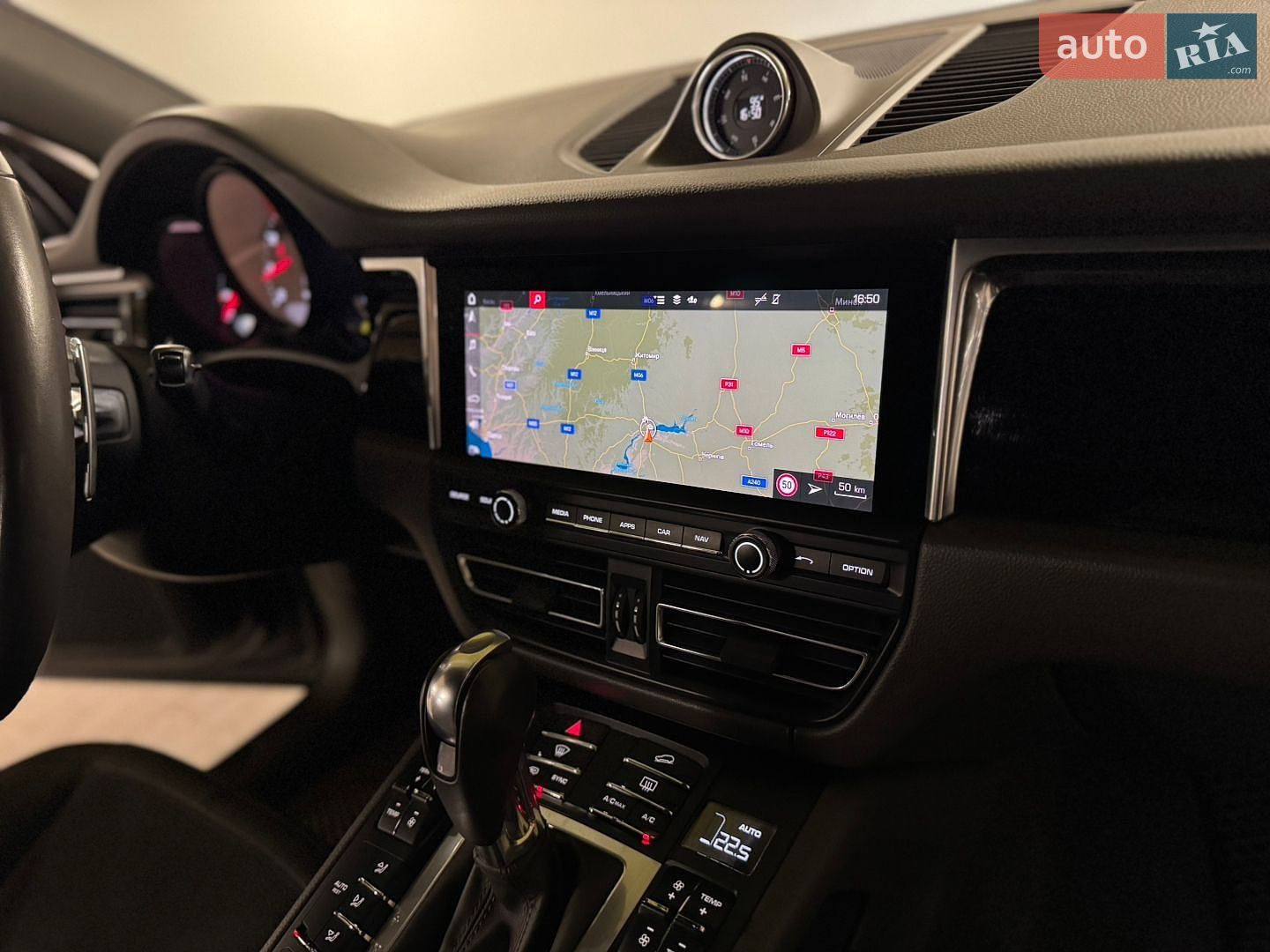 Porsche Macan 2020 VIN WP1ZZZ95ZMLB01835 фото оголошення 60 з 61