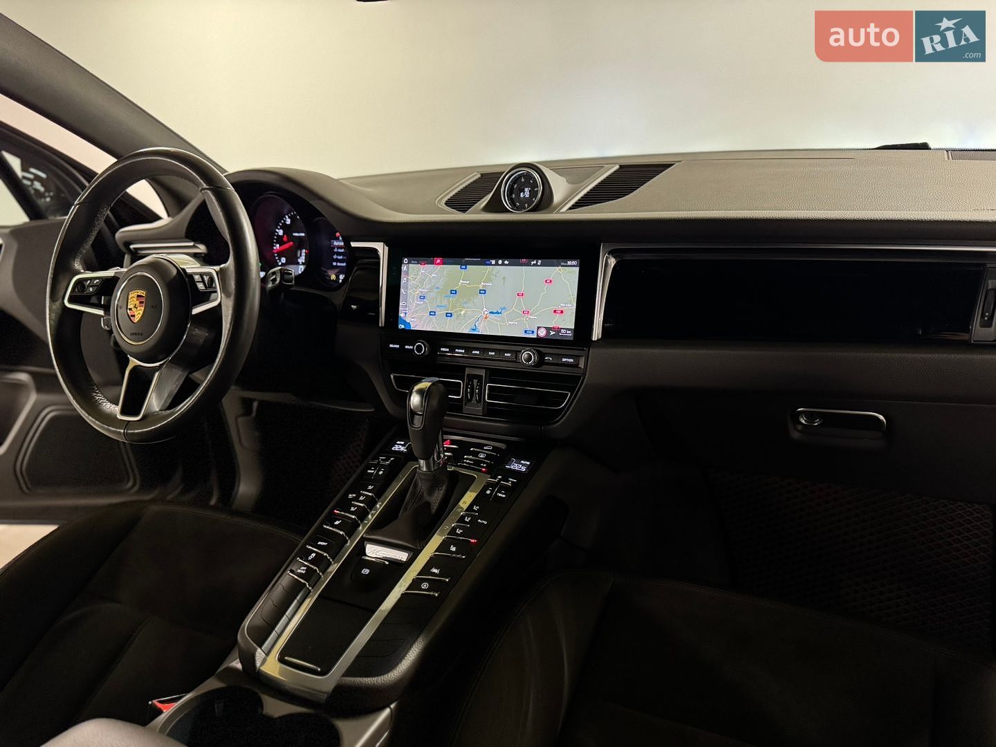 Porsche Macan 2020 VIN WP1ZZZ95ZMLB01835 фото оголошення 59 з 61