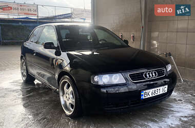 Хэтчбек Audi A3 1999 в Вараше