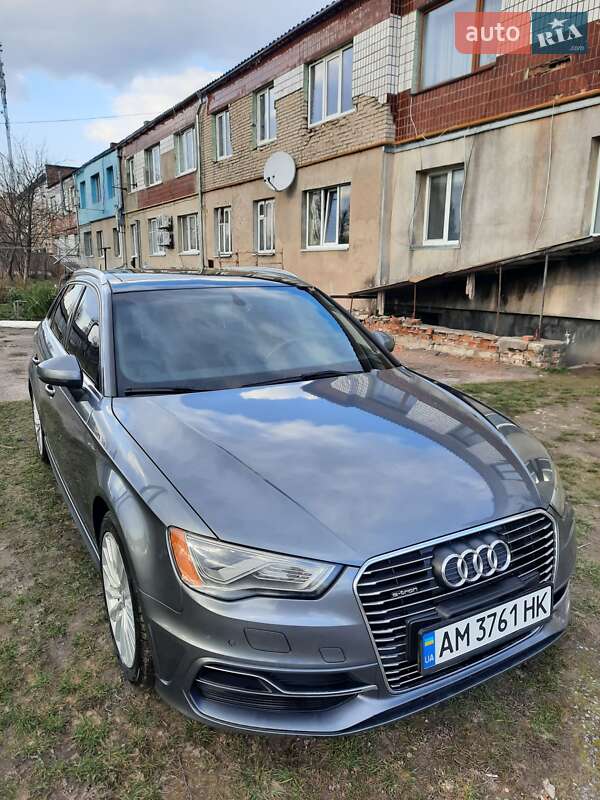 Хэтчбек Audi A3 2015 в Житомире