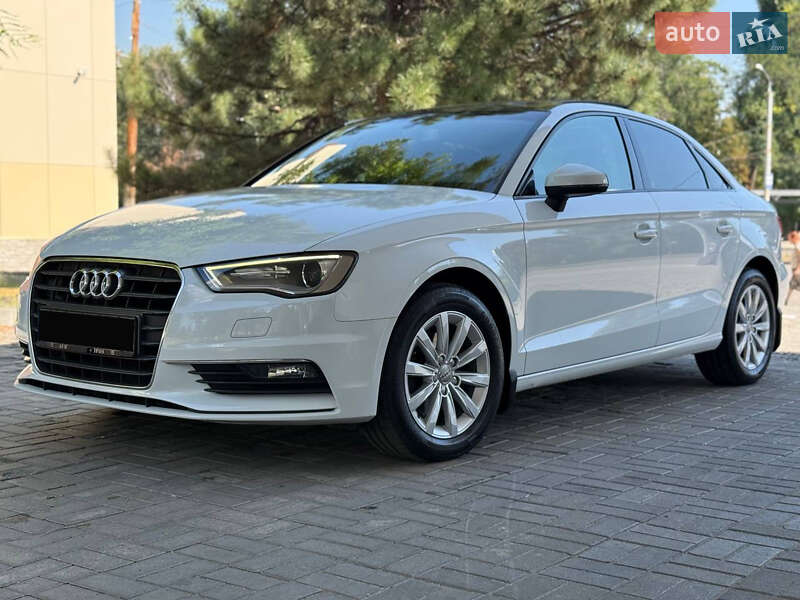 Седан Audi A3 2015 в Дніпрі Седан Audi A3 2015 в Дніпрі