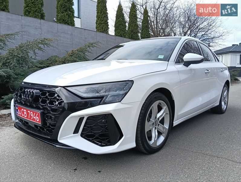 Седан Audi A3 2021 в Гатном