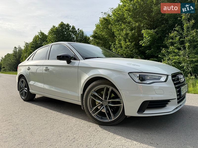 Седан Audi A3 2015 в Чемеровцах