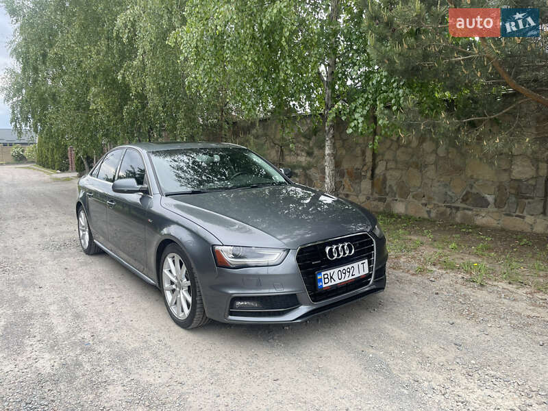 Седан Audi A4 2014 в Ровно