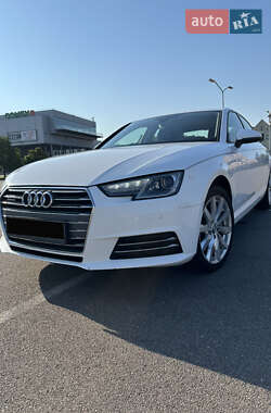 Седан Audi A4 2016 в Киеве