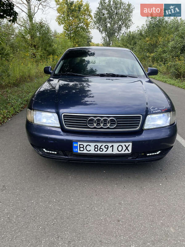 Седан Audi A4 1996 в Яворове