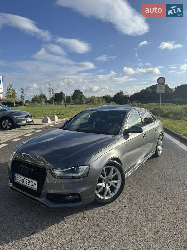 Седан Audi A4 2012 в Львове