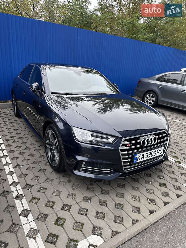 Седан Audi A4 2016 в Киеве