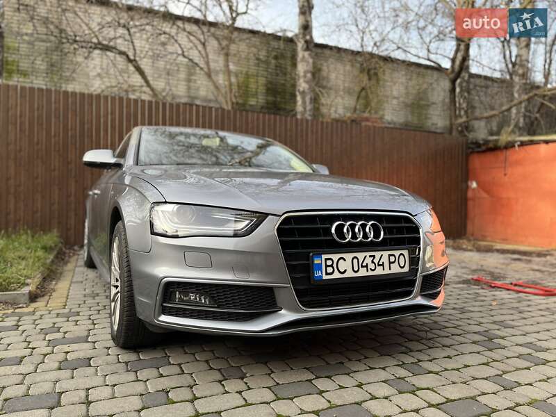 Седан Audi A4 2015 в Львове Седан Audi A4 2015 в Львове