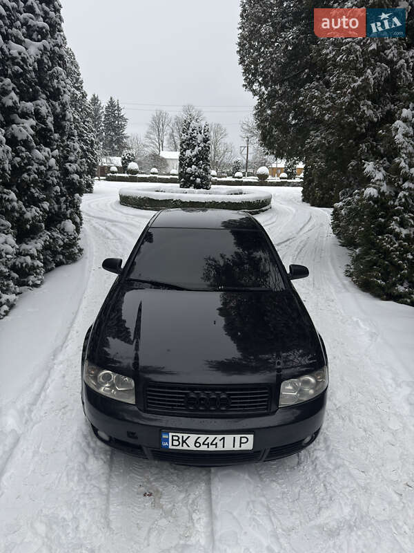 Седан Audi A4 2003 в Дубровице
