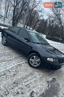 Седан Audi A4 1997 в Черкасах