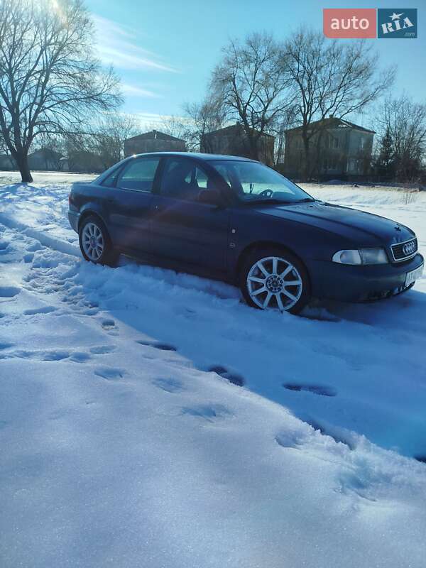 Седан Audi A4 1995 в Озерянах Седан Audi A4 1995 в Озерянах