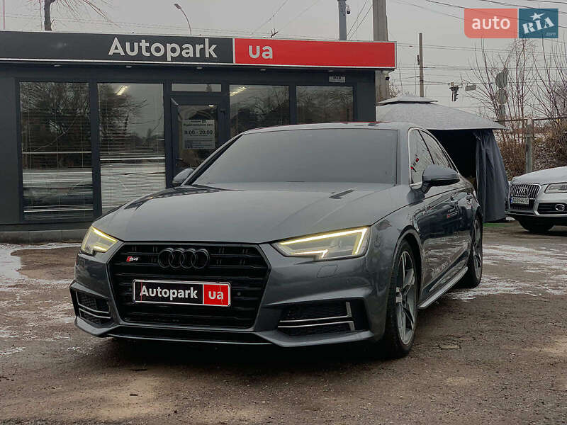 Седан Audi A4 2017 в Виннице