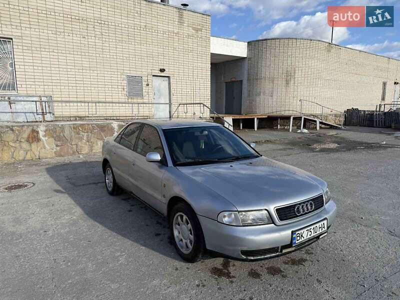 Седан Audi A4 1997 в Маневичах