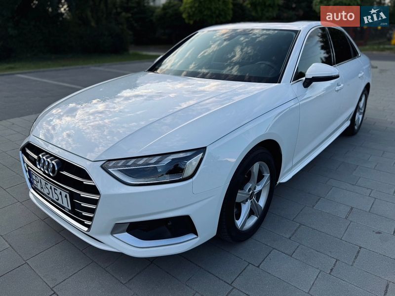 Седан Audi A4 2022 в Ужгороді Седан Audi A4 2022 в Ужгороді