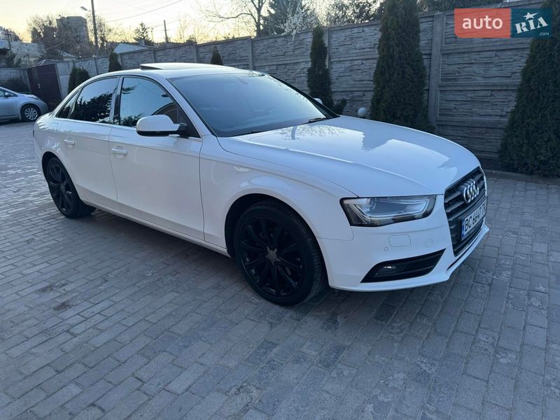 Седан Audi A4 2014 в Львові