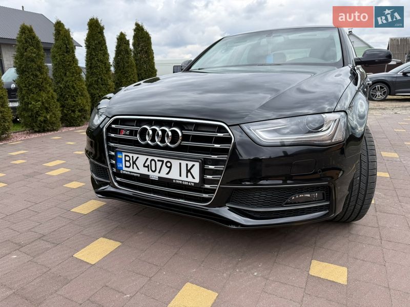 Седан Audi A4 2015 в Вараше