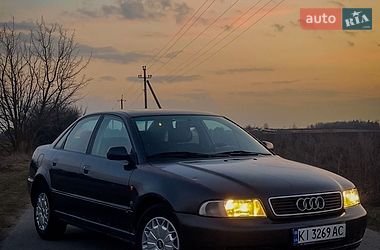 Седан Audi A4 1997 в Глевасі