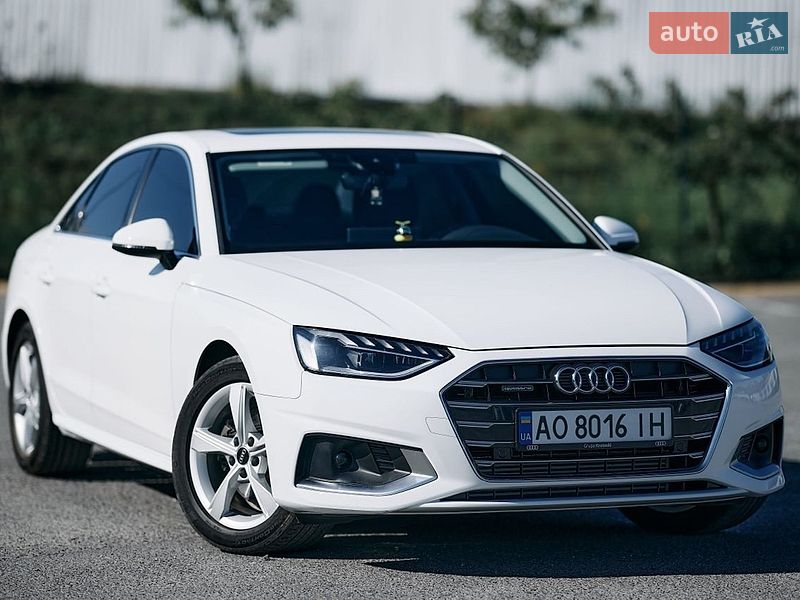 Седан Audi A4 2022 в Ужгороді
