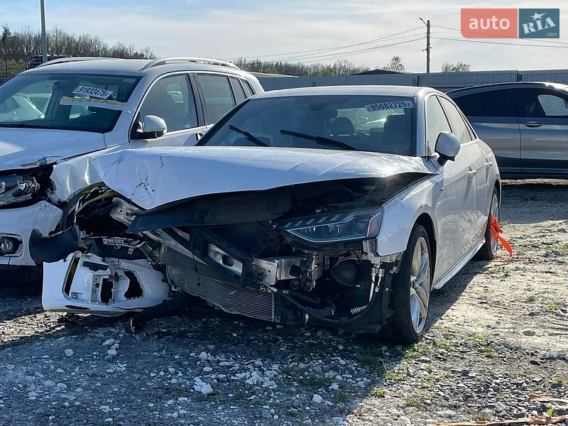 Седан Audi A4 2022 в Львове